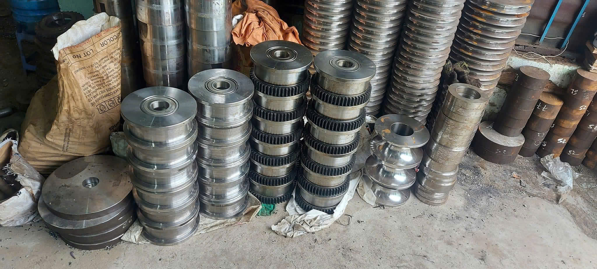 BÁNH XE CẦU TRỤC (CRANE WHEEL)